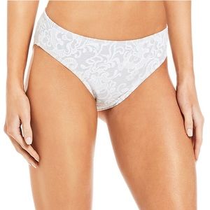 Antonio Melani laces out bikini bottom